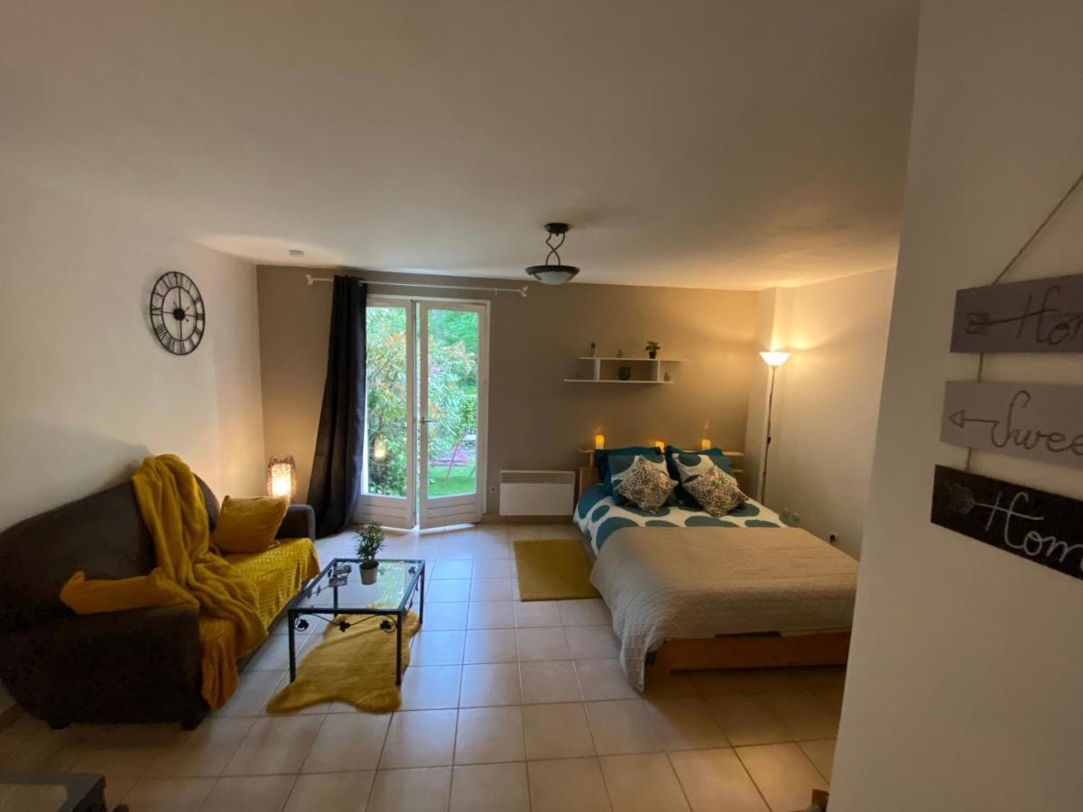 Appartement Cosy Avec Jardin Privatif Et Garage Fontainebleau Exterior foto