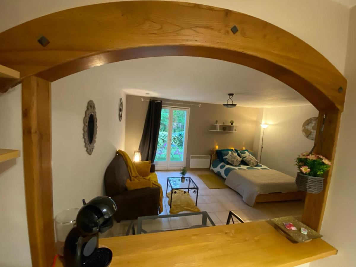 Appartement Cosy Avec Jardin Privatif Et Garage Fontainebleau Exterior foto